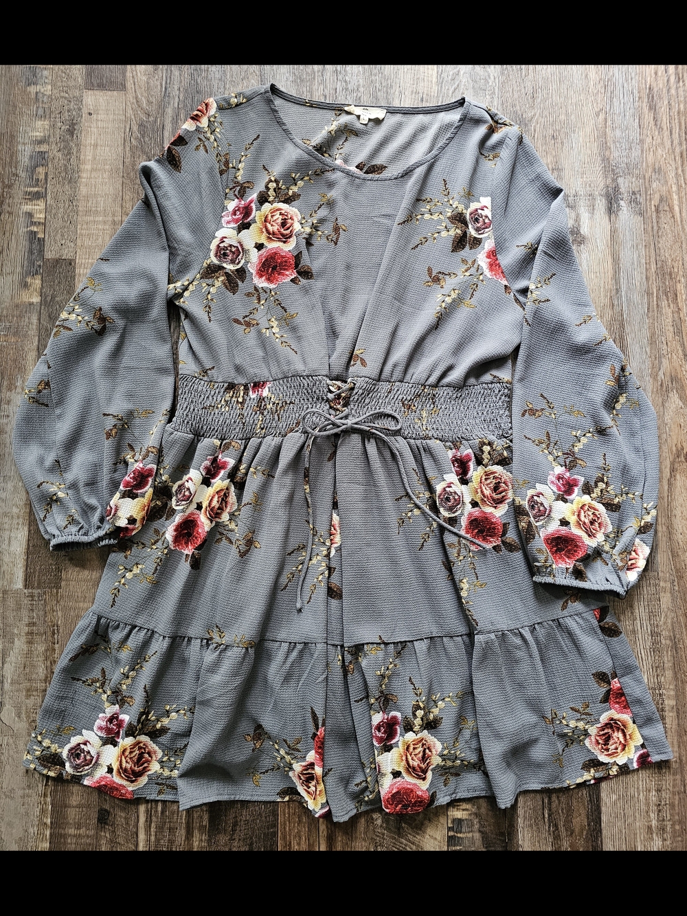 entro Grey Floral Smocked-Waist Tiered Dress with Pink & Cream Roses